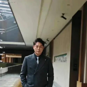 走红一年后，张颂文也走上了迟重瑞的老路，果真让张小斐说对了 ...