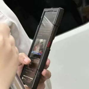努比亚Z70 Ultra真机谍照曝光 有望搭载1.5K真全面屏