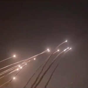 观察｜伊朗大规模导弹打击以色列，中东混战或引爆战役 ...