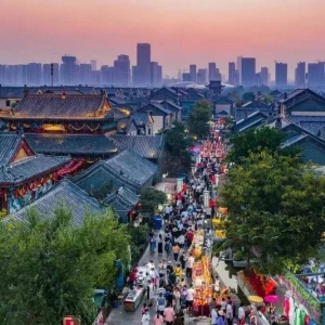 节庆效应连续开释！山东国庆第三天200家景区纳客427.3万人次，同比增长13.5 ...