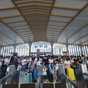 国庆假期过半，云南铁路累计发送游客超170万人次