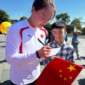 奥运冠军徐诗晓国庆假期现身景区，推广故乡旅游