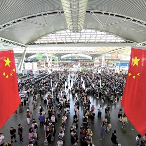 国庆第四天广铁团体预计发送254万人次，同比增长3.7%