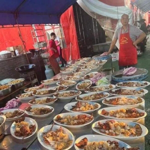 我们还在过国庆假期，已经有杭州人开始吃年夜饭了